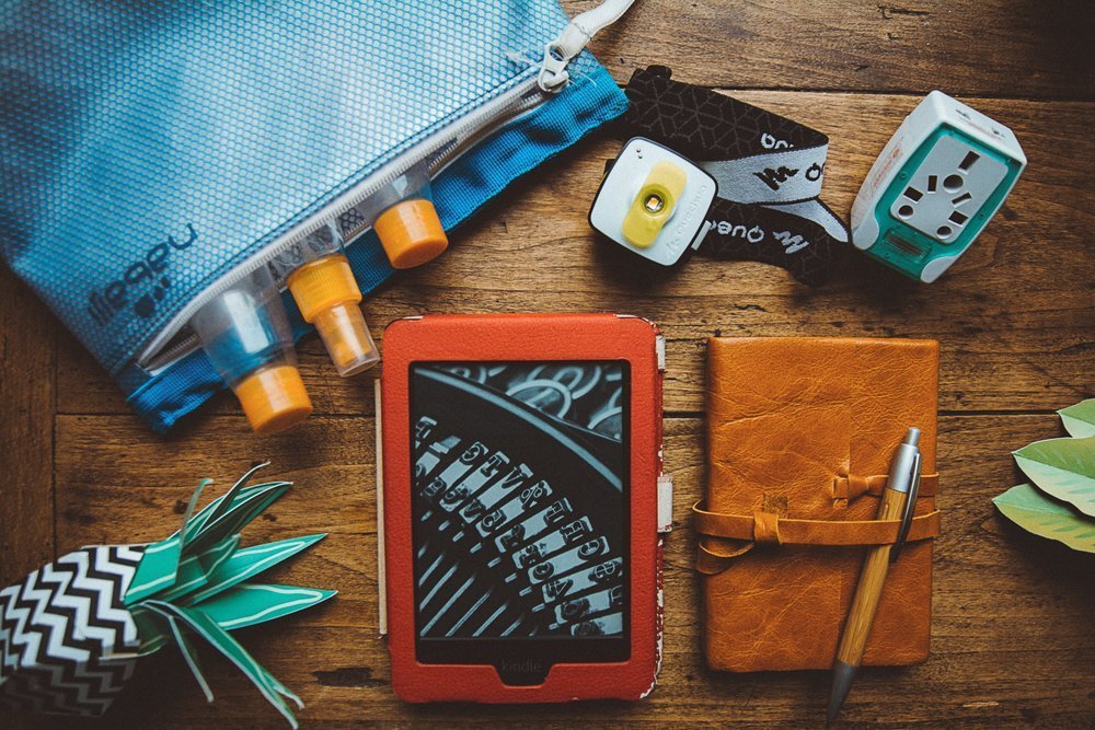 GADGETS ET ACCESSOIRES DE VOYAGE : LES INDISPENSABLES - Loëla