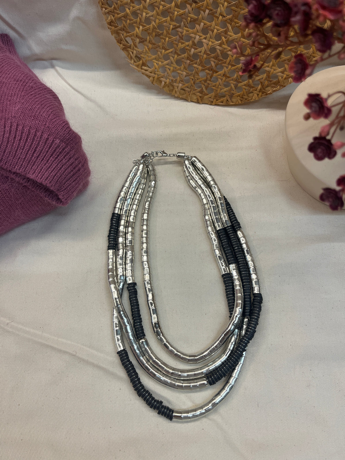 Collier Asiga