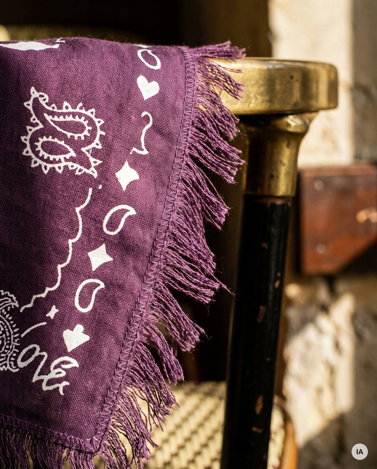 FOULARD LUCKY ANIMAUX BURGUNDY - ADORE Echarpe — Image générée par IA