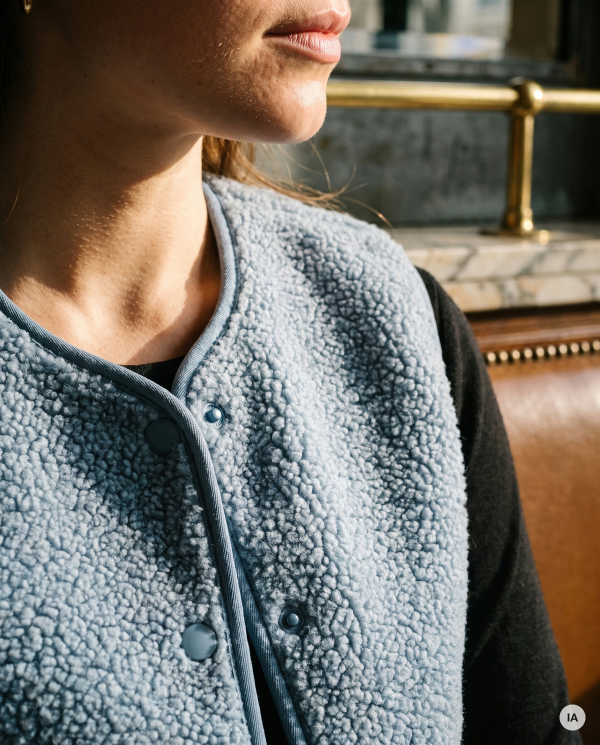 GILET SANS MANCHES PAULINE BLEU - CHARLIOR Gilet — Image générée par IA