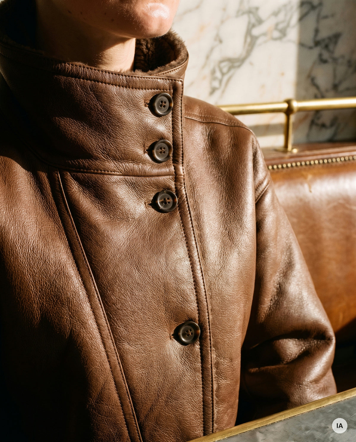 VESTE COL FAUSSE FOURRURE MAEGAN CAMEL - ORFEO Veste — Image générée par IA
