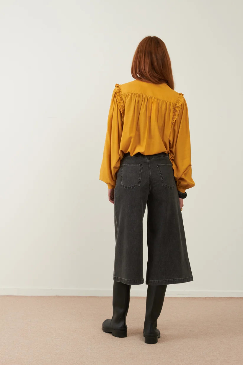 GENDER TROUSERS
