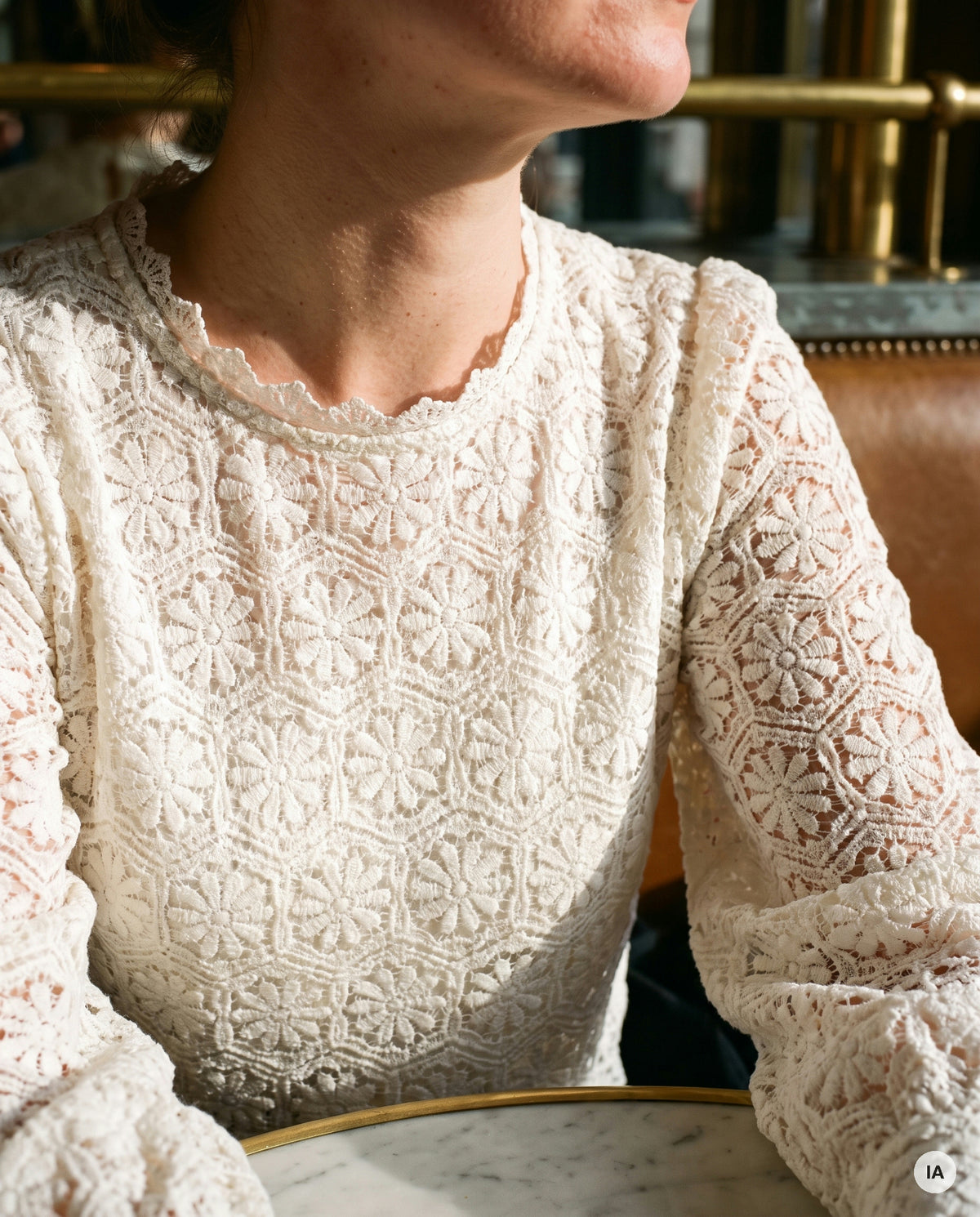 BLOUSE MARINE - YCOO Top — Image générée par IA