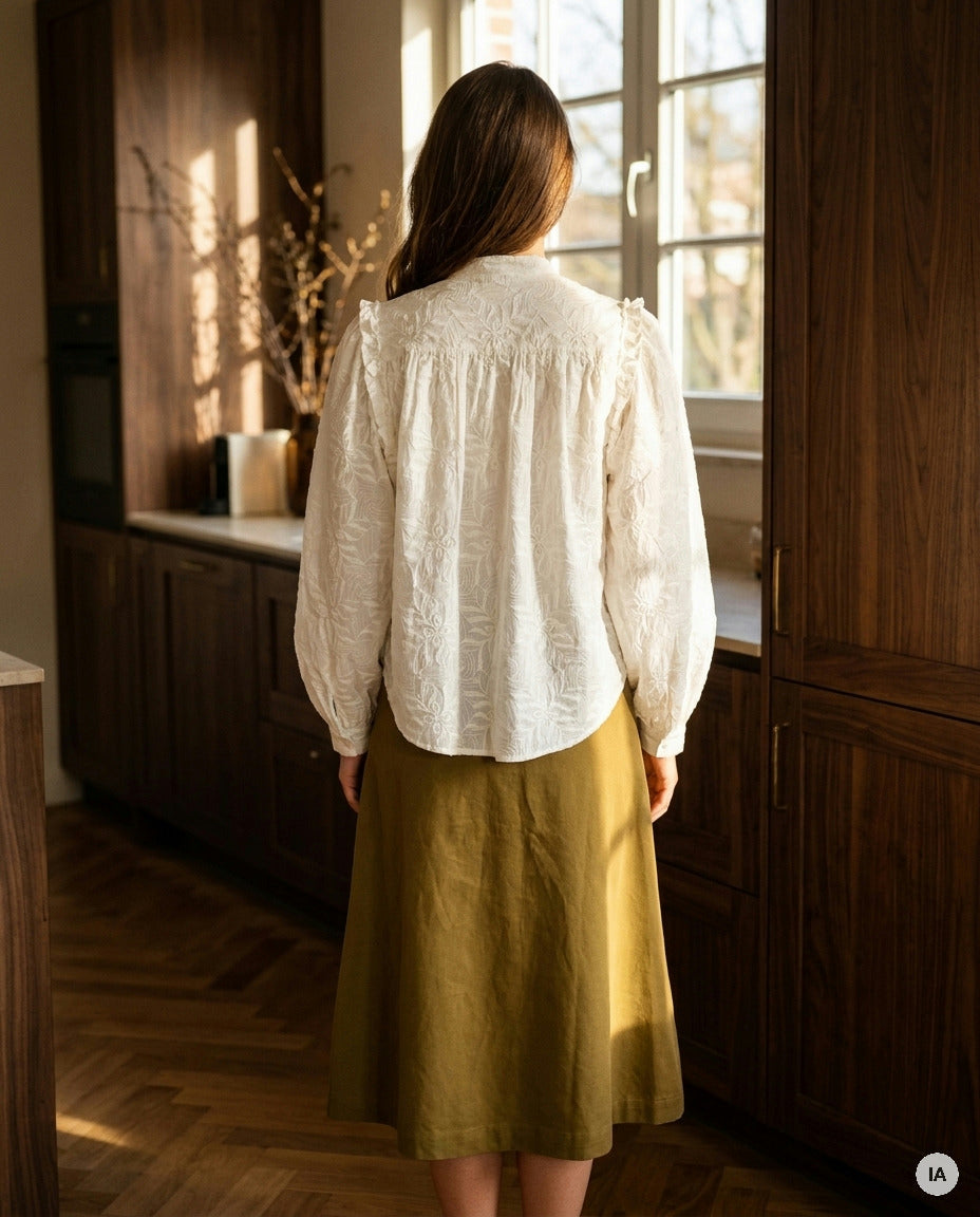 BLOUSE MUSE ECRU - MINUIT DOUZE TOP — Image générée par IA