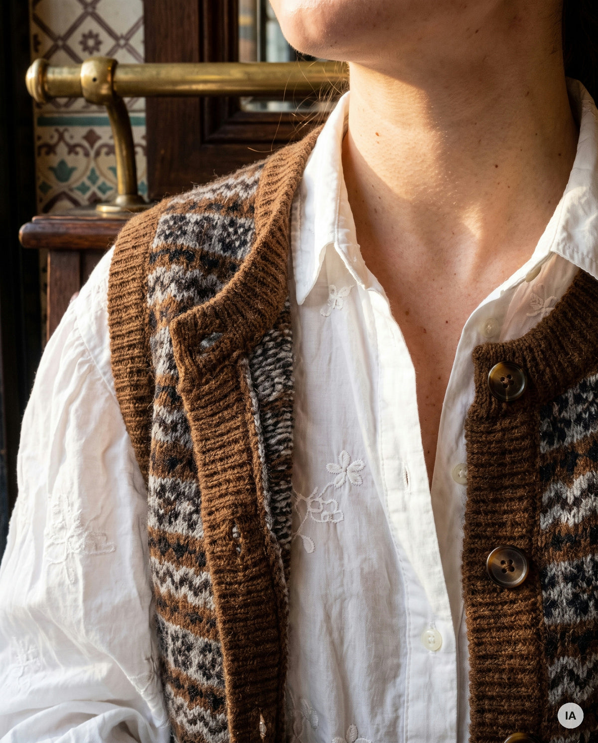 GILET ALIENA CHOCOLAT - ORFEO Pull — Image générée par IA