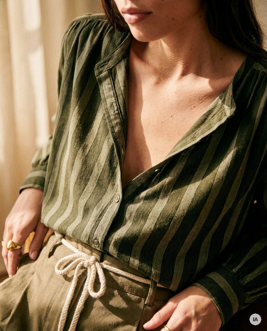 TOP KRISTIN RAYURE KHAKI - ORFEO Top — Image générée par IA
